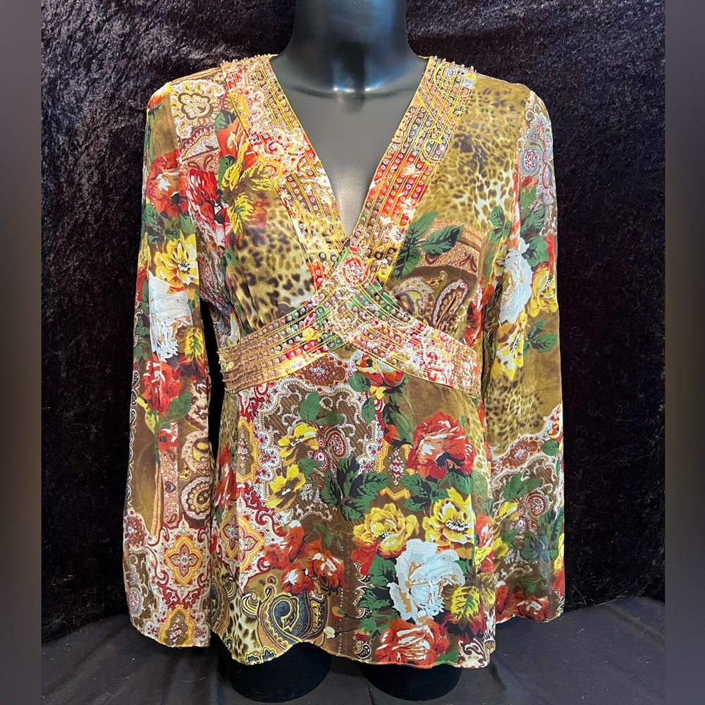 E C I New York. NWT Women’s Floral V-Neck Embellished Sheer Top. Size M. K-12